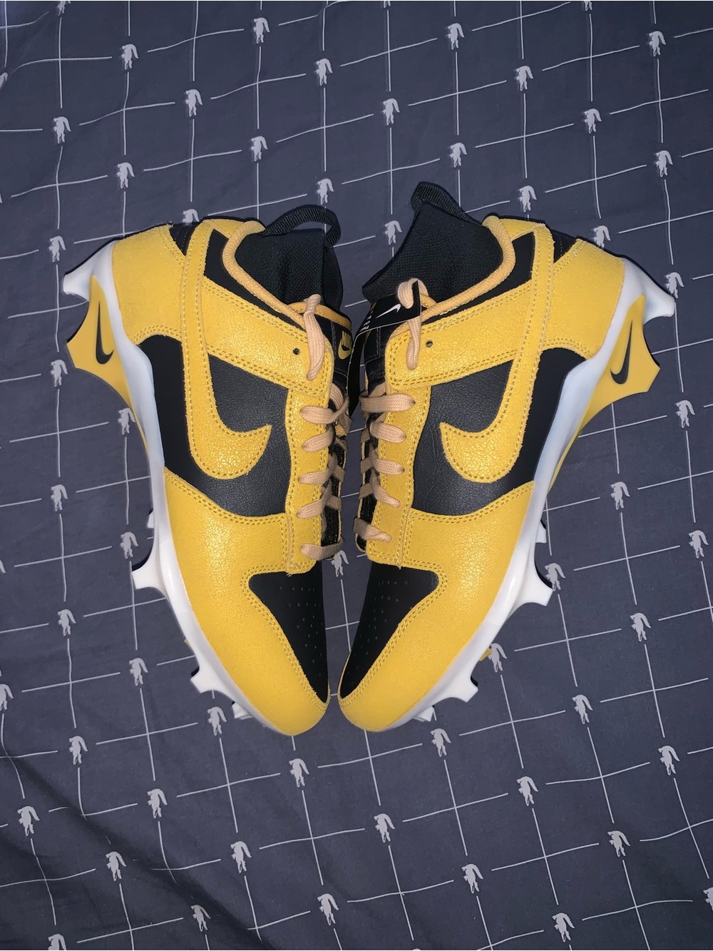 Nike Alpha Menace 4 Dunk SE Iowa Football Cleats HV6925-001 Size: 8 Men